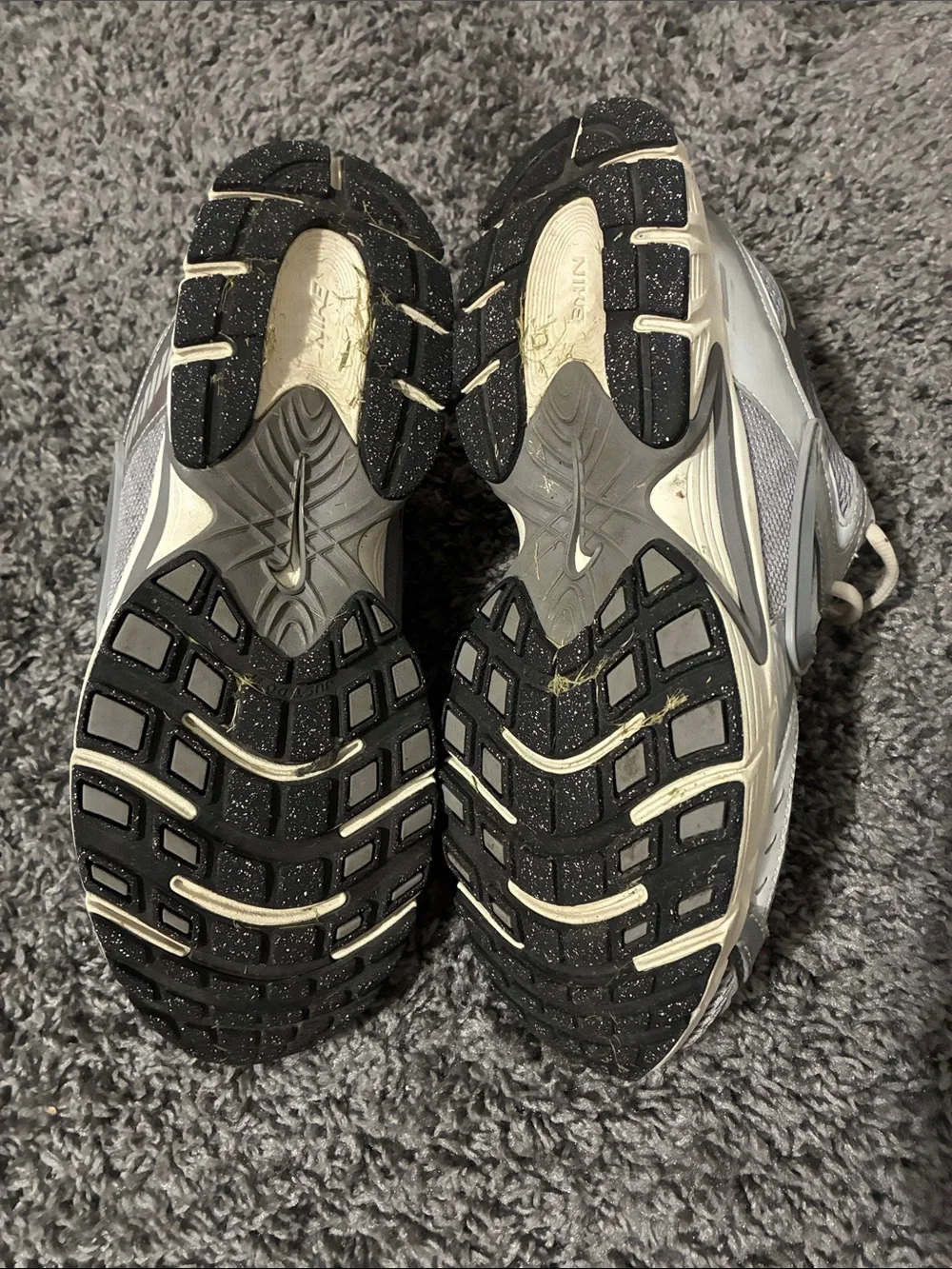 Nike Men's Gray and Cream Running Sneakers